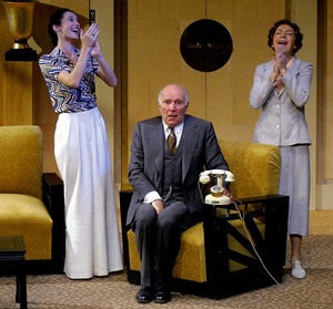 Sous la houlette de Bernard Murat, Michel Piccoli joue "La Jalousie" de Sacha Guitry en 2001.