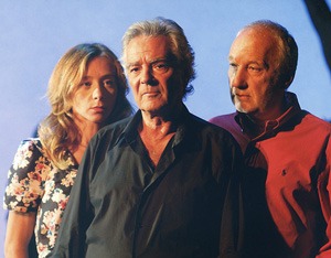 Figure emblématique du théâtre Edouard VII depuis les années 2000, Pierre Arditi est aux côtés de François Berléand et Sylvie Testud dans "Sentiments provisoires" en 2009.